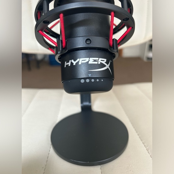 HyperX QuadCast Microphone for Gaming - Picture 5 of 11